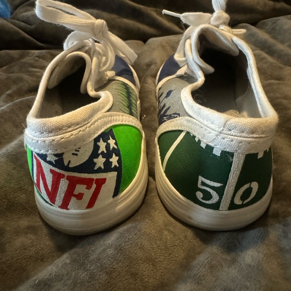 Custom seahawk tennis shoes!!! 💙💚 size 8 - Picture 3 of 4